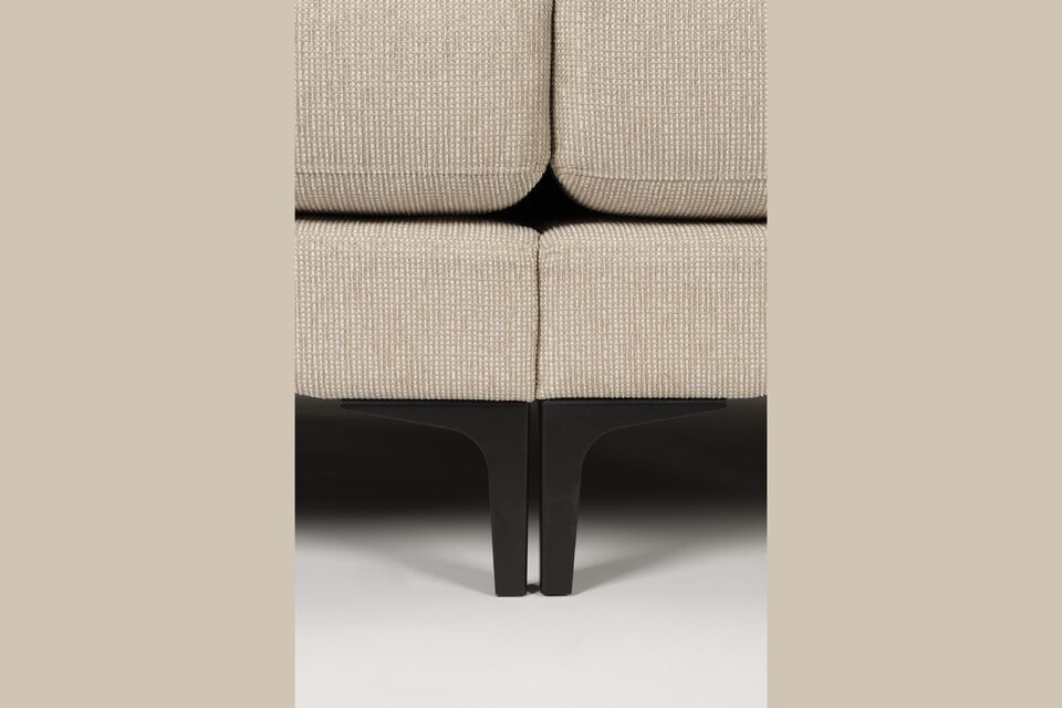 Das Balcony-Sofa wird in Europa von qualifizierten Handwerkern hergestellt