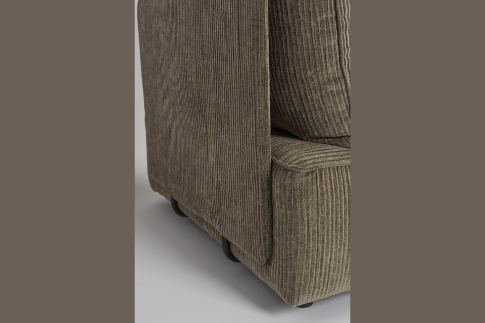 Der praktische Aspekt des Hunter-Sofas ist offensichtlich