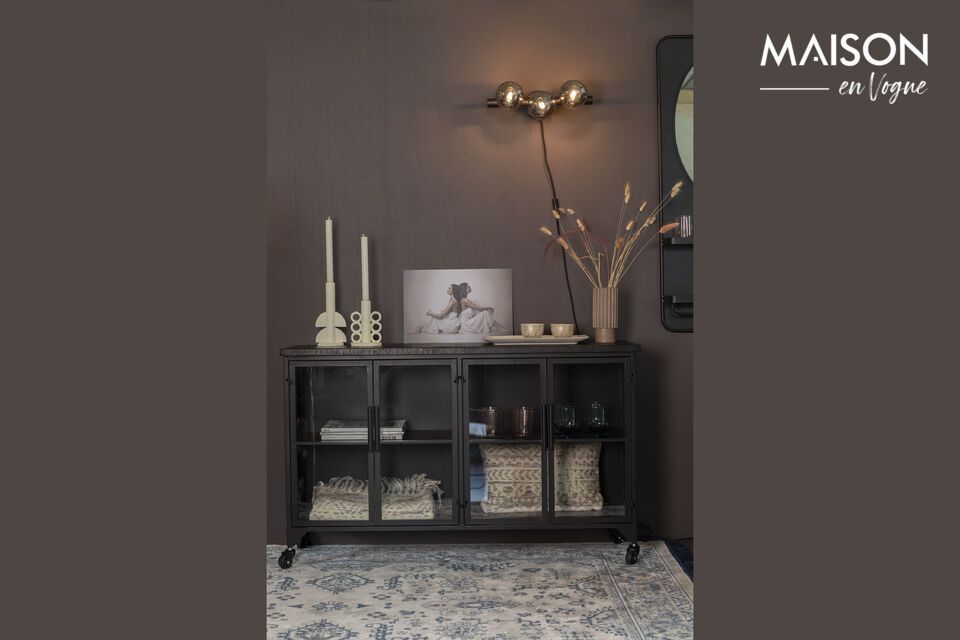 Aufbewahrung und Stil mit dem schwarzen Sideboard auf Rollen.