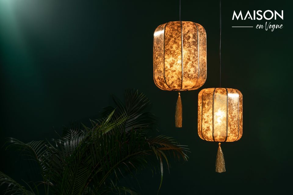 Diese hübsche Lampe ist von einer antiken chinesischen Laterne inspiriert