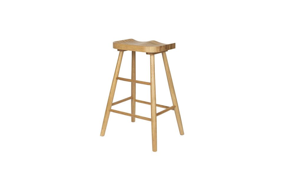Dank seines schlichten Designs und seiner braunen Farbe bringt dieser Barhocker einen Hauch von