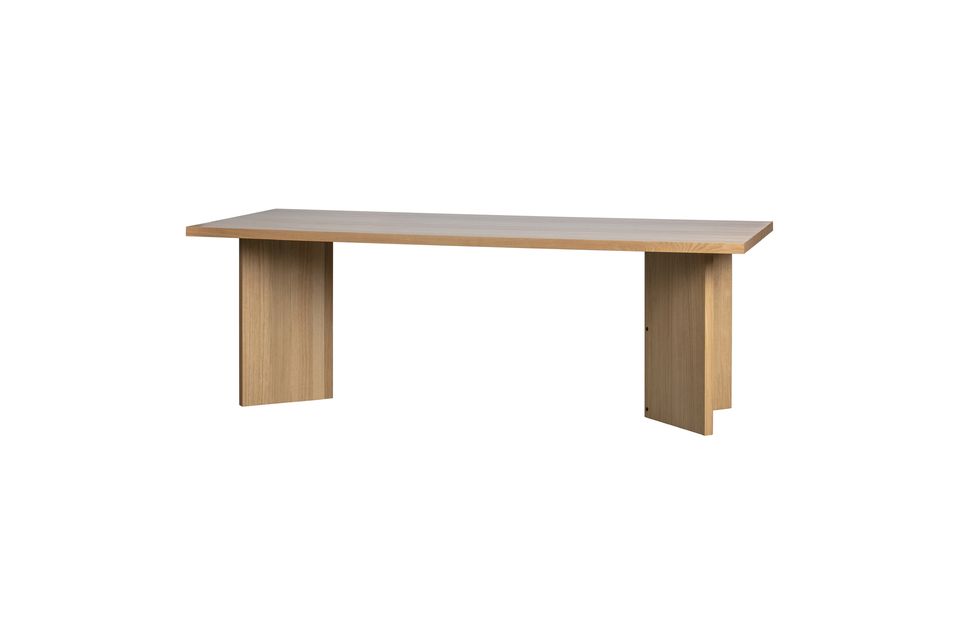 Die Tischbeine mit den Maßen H 75 x B 220 x T 90 cm sorgen für einen originellen Effekt