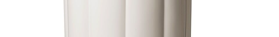 Materialbeschreibung Beistelltisch aus beigem Polyester Roman