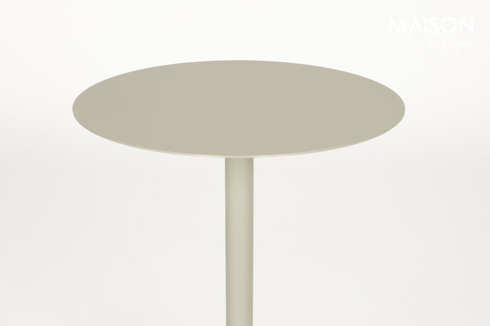 Mit seinen klaren Linien und der sanften beigen Farbe vermittelt dieser Tisch eine Zen-Atmosphäre