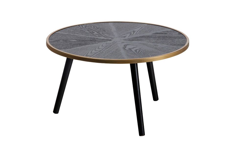 Die runde Tischplatte mit ihrer deutlich sichtbaren Holzmaserung zieht sofort alle Blicke auf sich