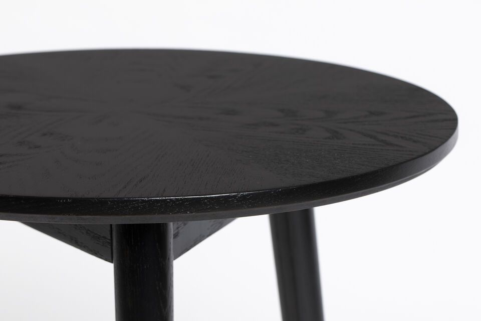 Aus hochwertigem Holz gefertigt und in elegantem Schwarz verarbeitet