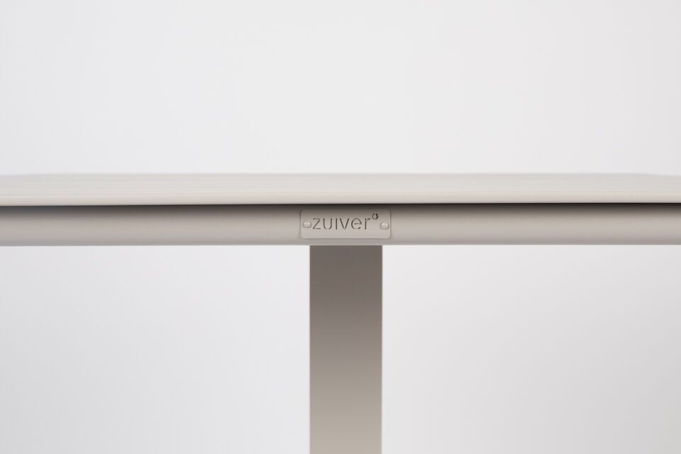 In raffinierter Zusammenarbeit mit Studio APE wurde der Tisch Vondel so entworfen