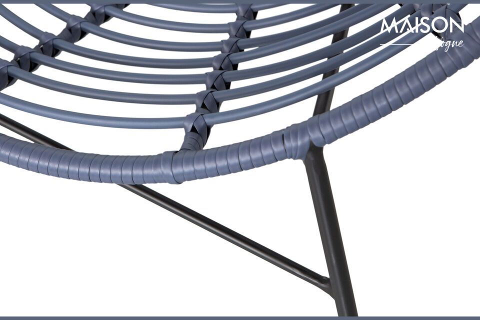 Dieser Sessel kann auch im Innenbereich für eine gemütliche Leseecke verwendet werden