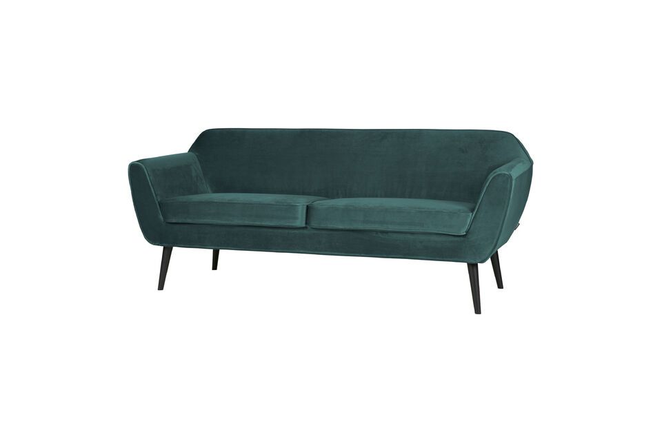 Dieses wunderschöne Stück aus Samt und mit seinem klaren Design ist ein perfektes 3-Sitzer-Sofa