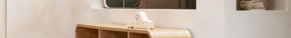 Materialbeschreibung Braunes Bücherregal aus massiver Eiche Seven
