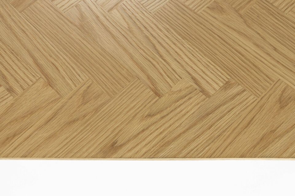 Die beige Farbe des Holz-Couchtisches Fabio verleiht Ihrem Wohnzimmer einen warmen und weichen Touch