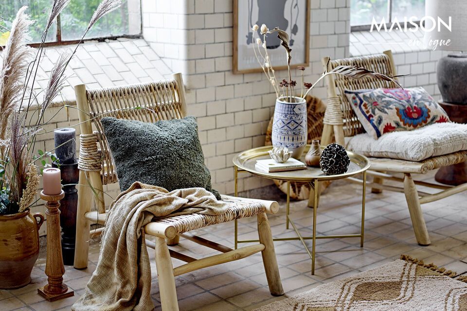 Mit dem Couchtisch Dalia von Bloomingville verwandeln Sie Ihr Wohnzimmer in einen Raum voller Stil