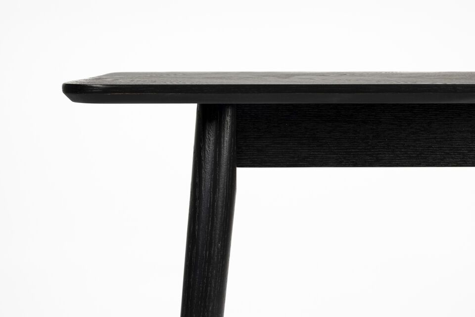 Dieses Möbelstück ist ideal, um Ihr Wohnzimmer zu bereichern, ohne den Raum zu überladen