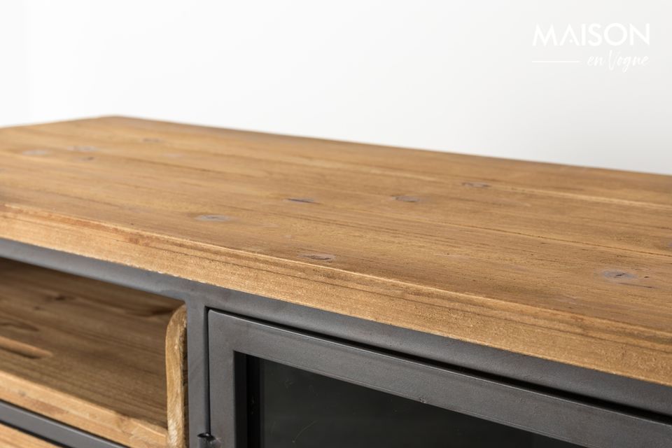 Ein elegantes Sideboard aus Holz und Metall