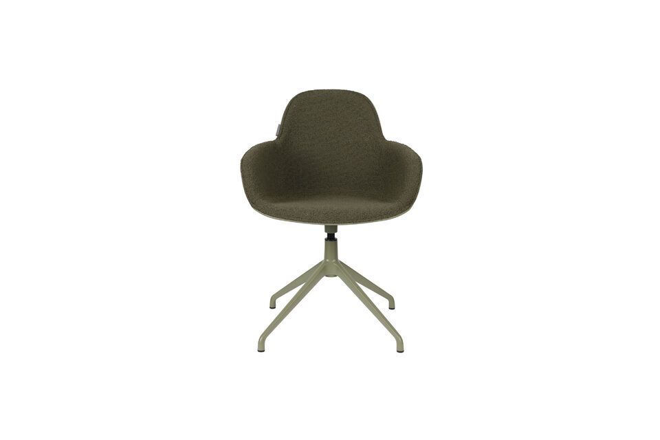 Der Sessel wurde von dem niederländischen Designstudio APE entworfen und passt perfekt in einen