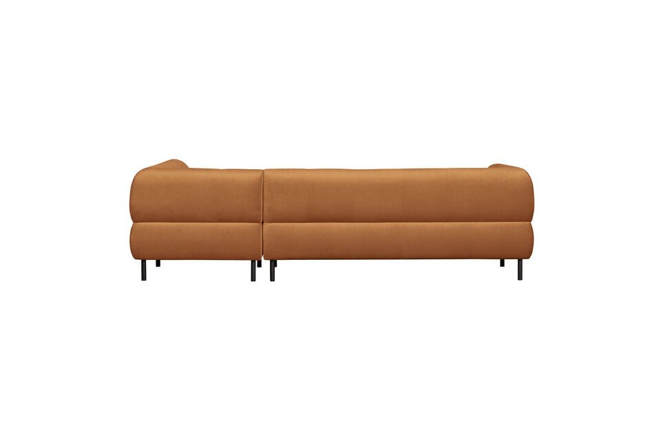 Das Sofa Lloyd beansprucht einen originellen Stil für sich, bleibt aber dennoch klassisch