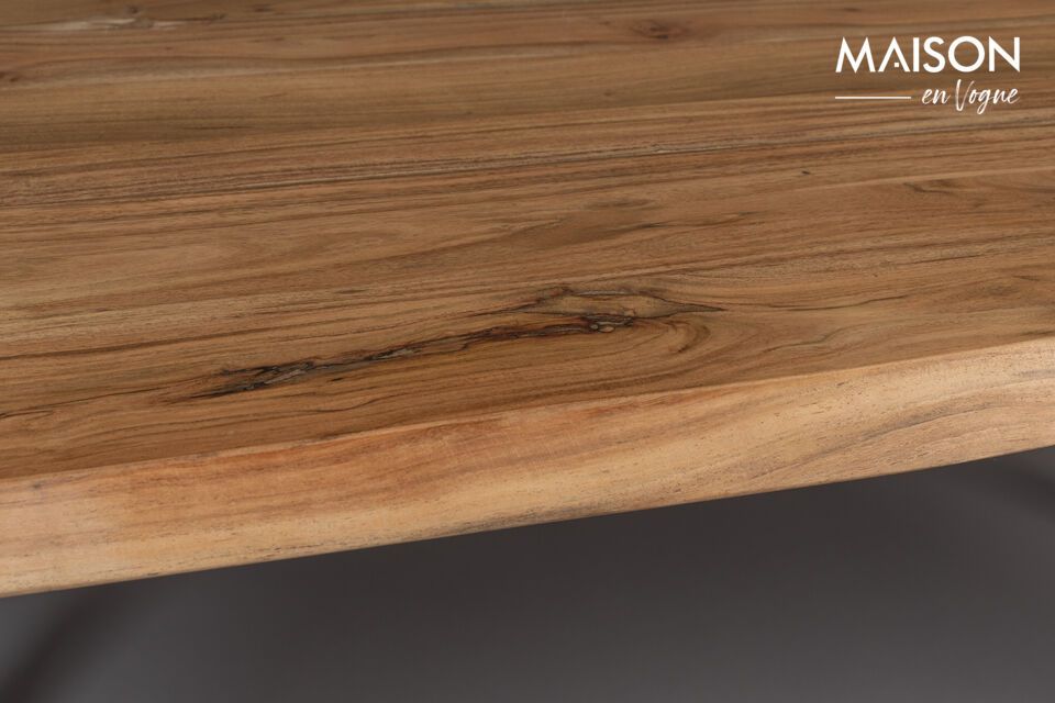 Aus hochwertigem Holz gefertigt und in einem bezaubernden Braun gebeizt