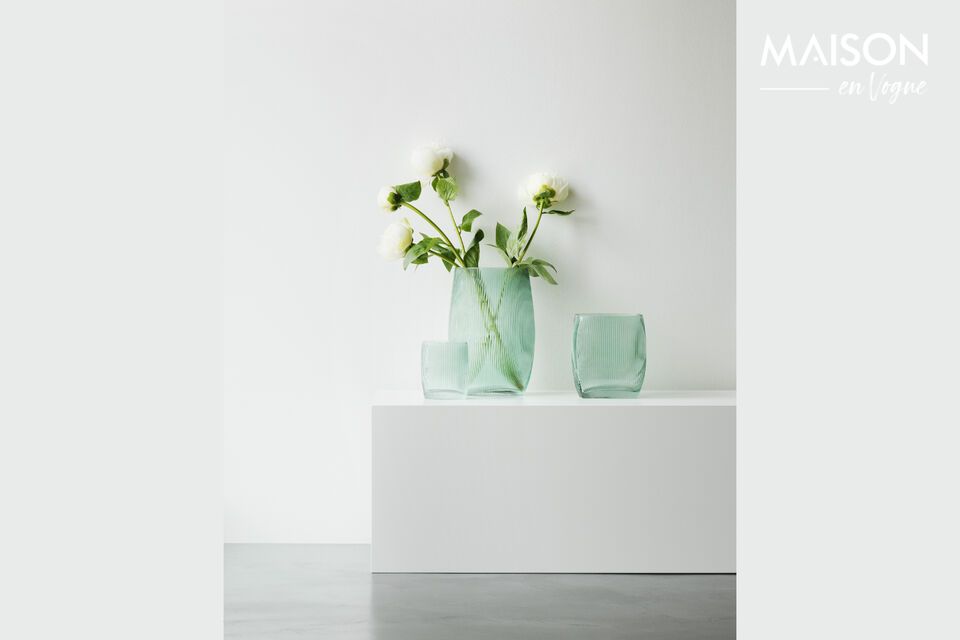 Diese prächtige große Vase aus blauem Glas wurde von Hans Hornemann entworfen und erinnert an die