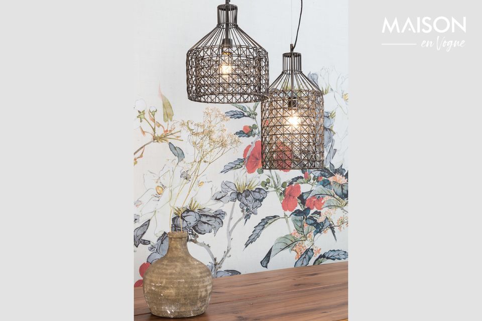 Sie strahlt eine schöne luftige Leichtigkeit aus, wenn man diese Lampe betrachtet