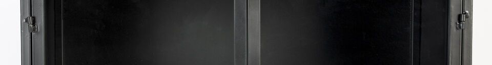 Materialbeschreibung Hohe Vitrine aus schwarzem Holz Ferre