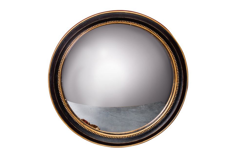Der konvexe Mirabeau-Spiegel von Chehoma bietet Ihnen mit seinem schwarz lackierten Harzspiegel die