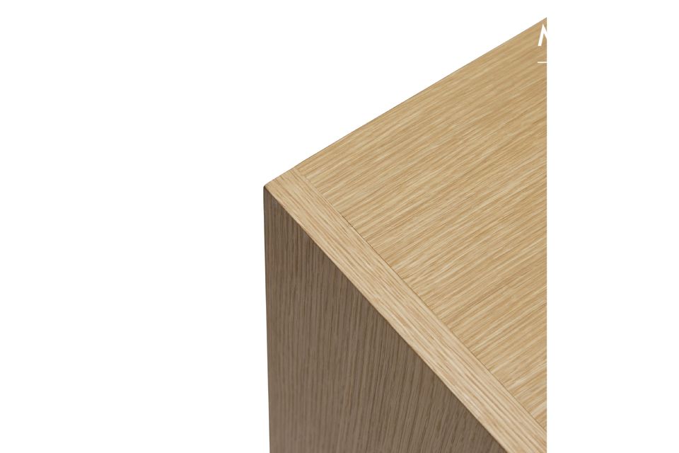 Dieser beigefarbene Holzschrank Candour bietet Ihnen vier geschlossene Schränke
