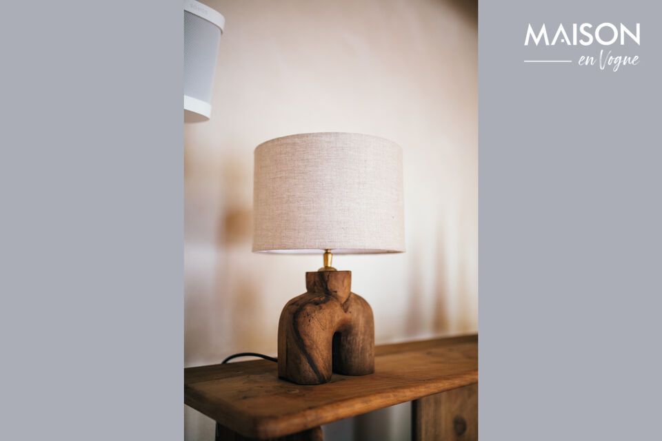 Diese Lampe aus unbehandeltem Mangoholz ist die kompakteste der Kollektion und eignet sich ideal
