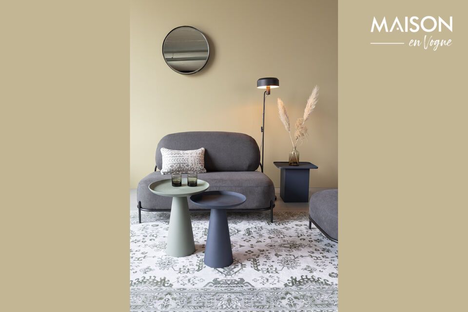 Robuster und eleganter blauer Beistelltisch für jedes Interieur.