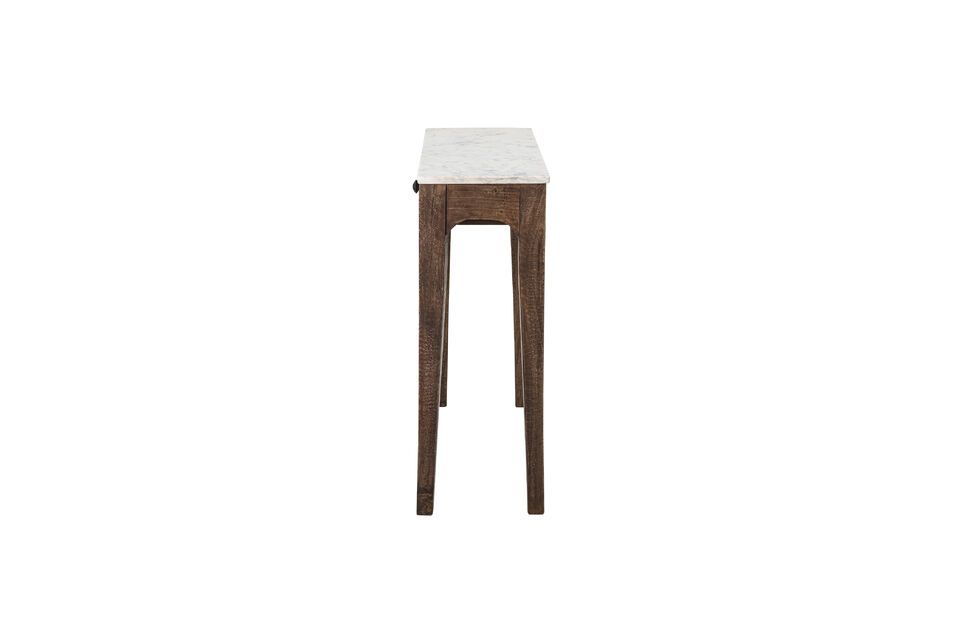 Mit seinen durchdachten Maßen (L79 x H76 x T28 cm) ist er ideal für kleine Räume ohne