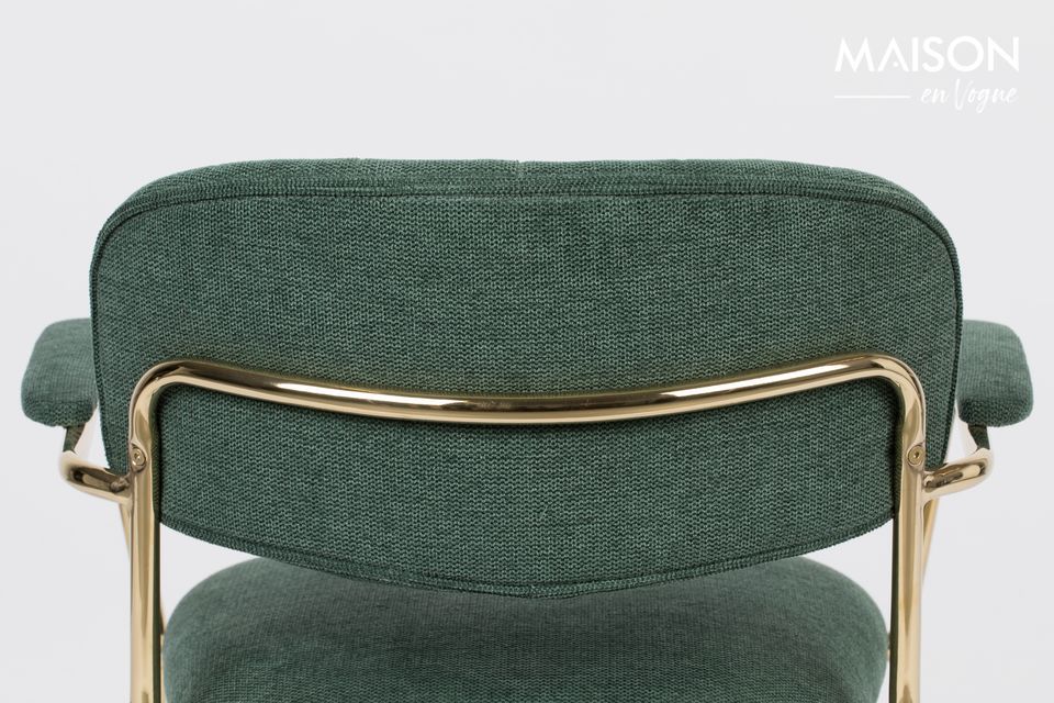 Dieser schöne, geräumige und bequeme Stuhl ist eine Mischung aus Polyester (95%) und Nylon (5%)