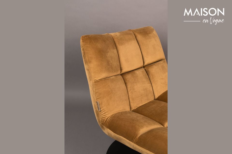 Der Lounge-Sessel Bar ist aus Polyester-Velours gefertigt