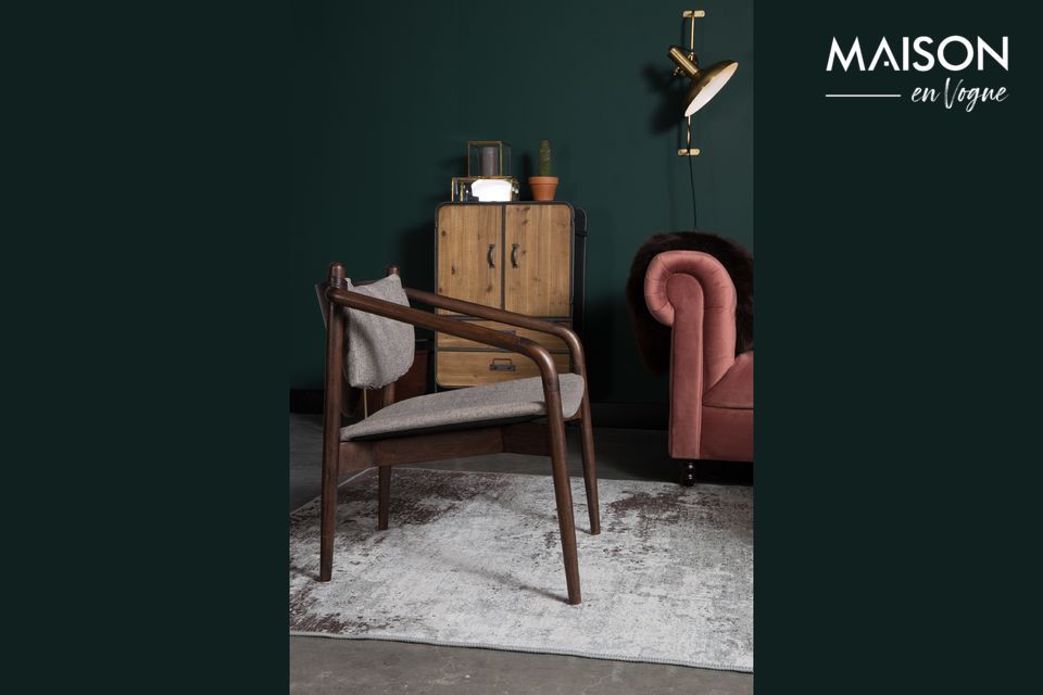 Ein moderner und eleganter Stuhl im Stil der 60er Jahre