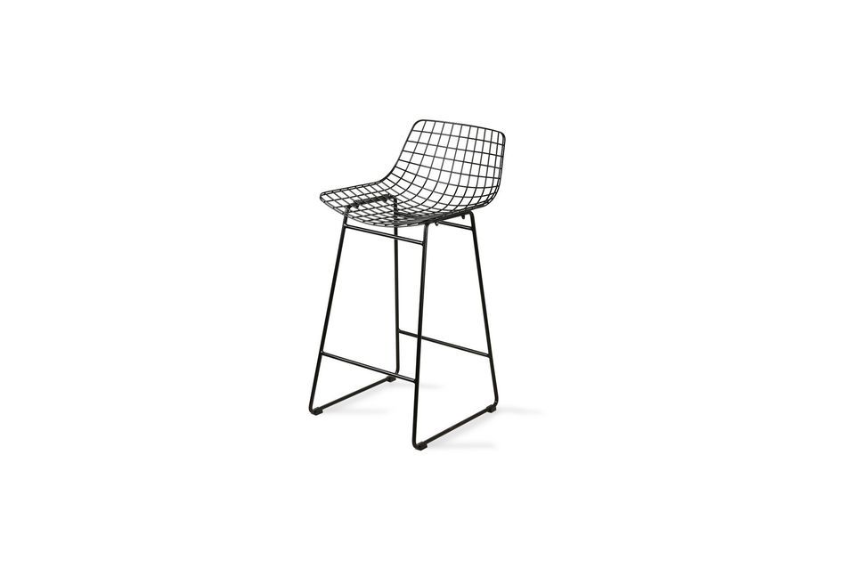 Dieser Barhocker kombiniert Höhe mit dem Aussehen eines Stuhls