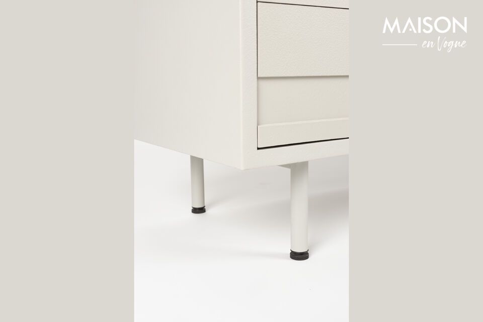 Seine off-white Farbe verbreitet eine ruhige Atmosphäre