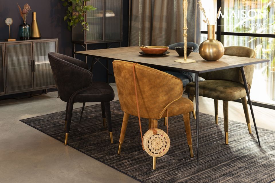 Dieser Stuhl wird dank seiner originellen Farbgebung in Ihrem Heim garantiert auffallen!