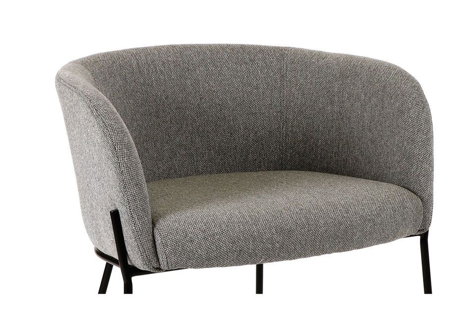 Mit dem diskreten Charme eines gewissen Klassizismus streckt Ihnen dieser bequeme Sessel die Arme