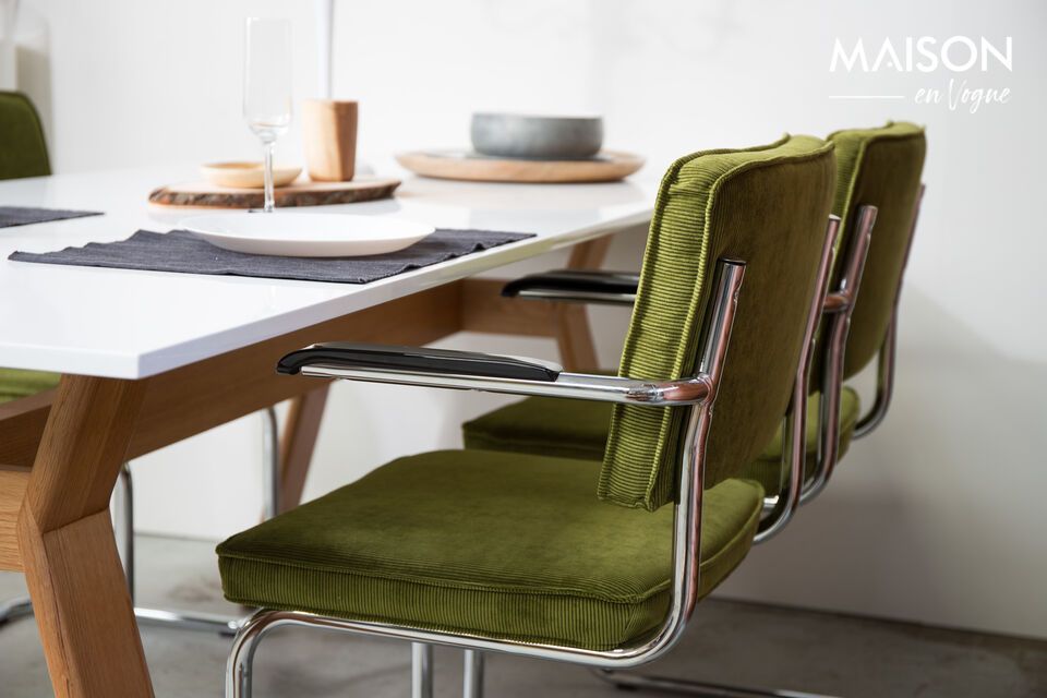 Lehnen Sie sich zurück und genießen Sie die perfekte Balance zwischen Retro-Design und modernem