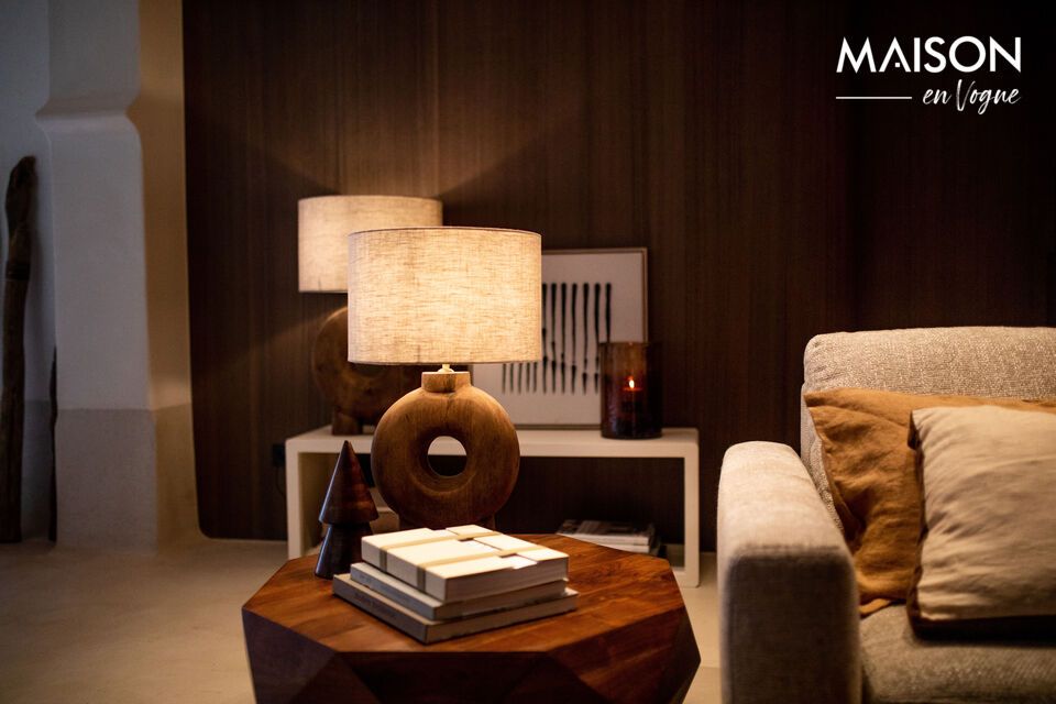 Diese aus unbehandeltem Mangoholz gefertigte Lampe ist die mittlere Version der Kollektion und ideal