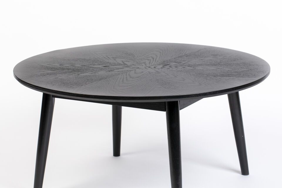 Der Couchtisch Fabio mit einer Länge und Breite von 80 cm und einer Höhe von 40 cm bietet