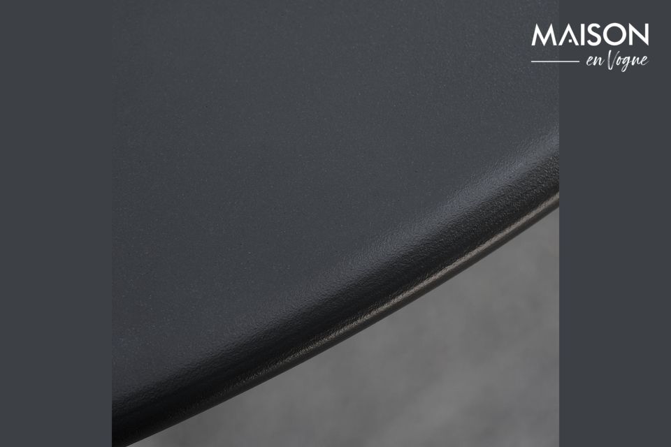 Dieser runde Tisch aus Eisen in der Farbe Schwarz ist sowohl designorientiert als auch praktisch