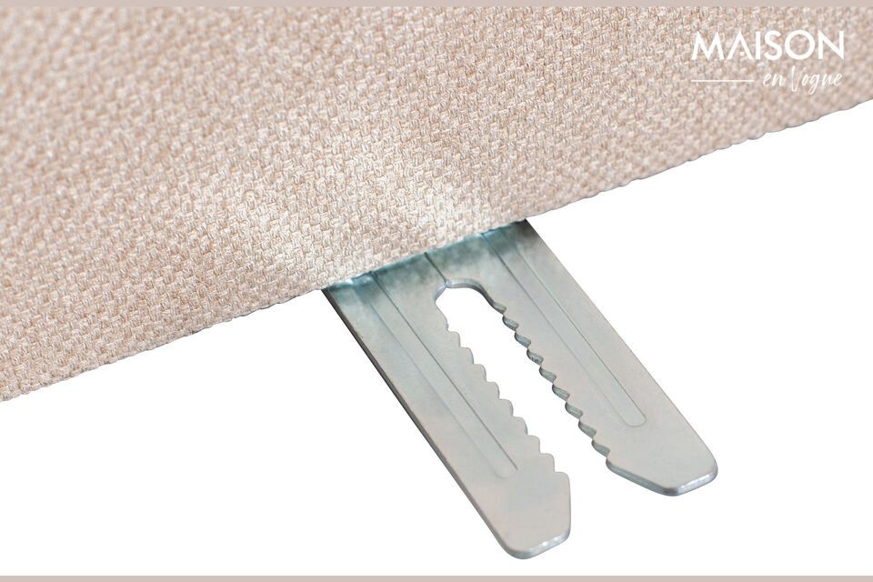 Das strapazierfähige Polyester lässt sich leicht mit einem Staubsauger und weichen Bürsten