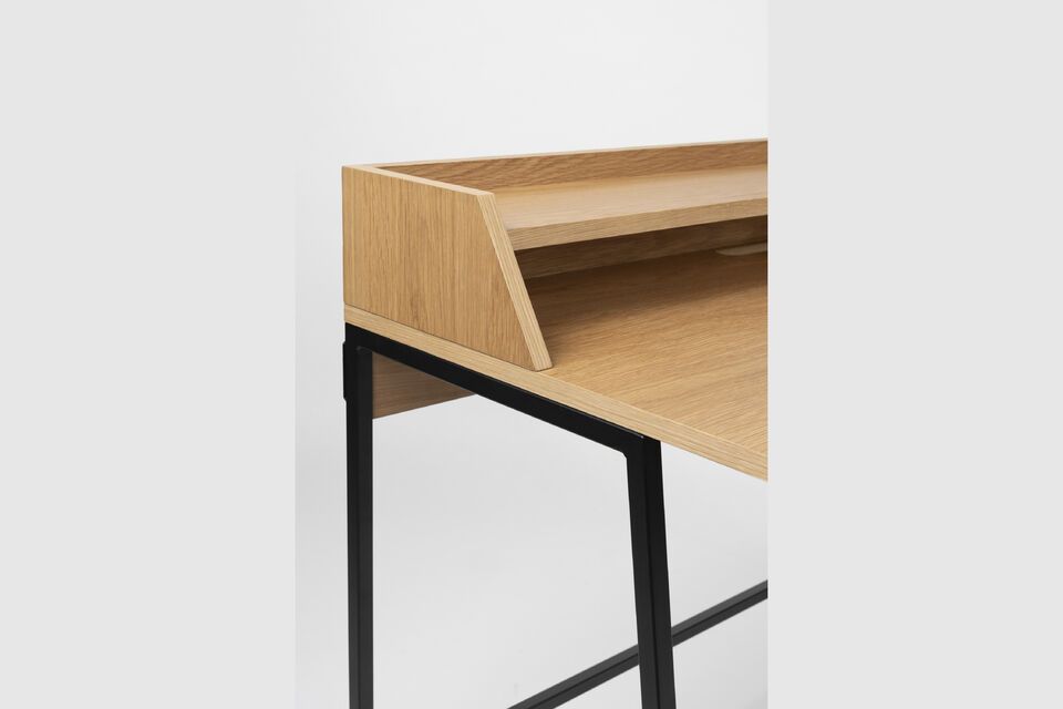 Das schlichte Design dieses Schreibtisches