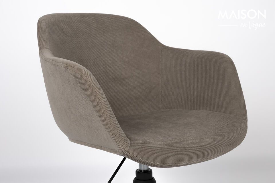 Dank seiner neutralen Farbe und seines intelligenten Designs lässt er sich leicht in verschiedene