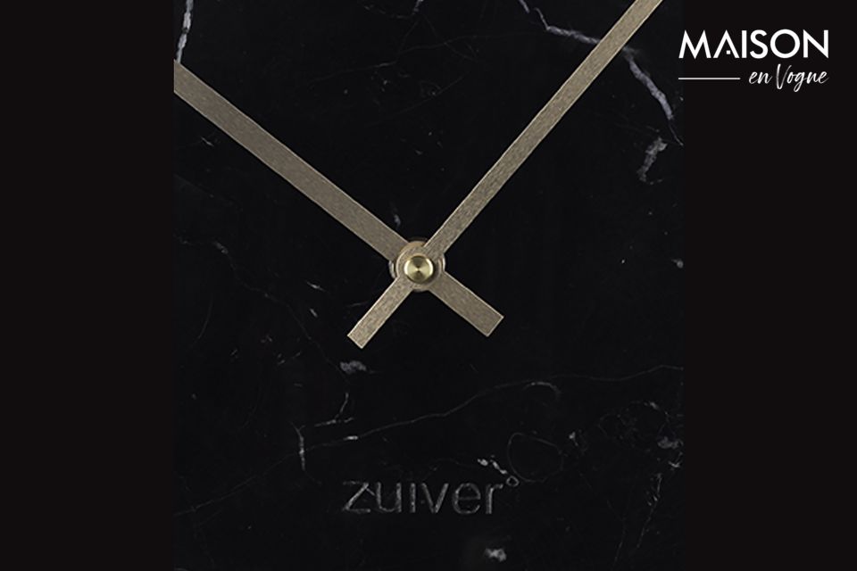 Die schwarze Time Marmor-Uhr ist ein elegantes Accessoire, das Ihr Interieur aufwertet