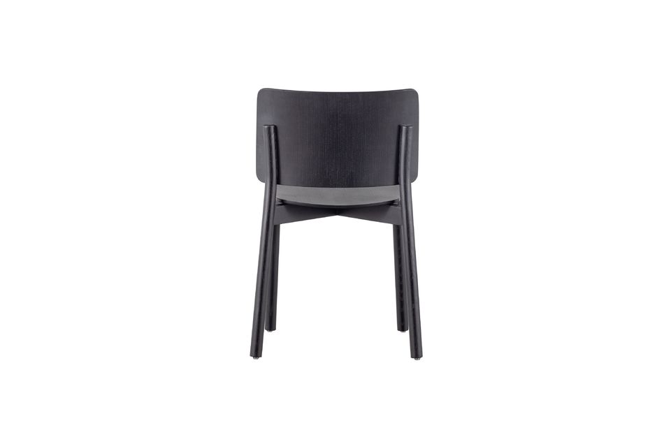 Der Stuhl Karel ist aus massivem Eschenholz gefertigt und gehört zur Kollektion der