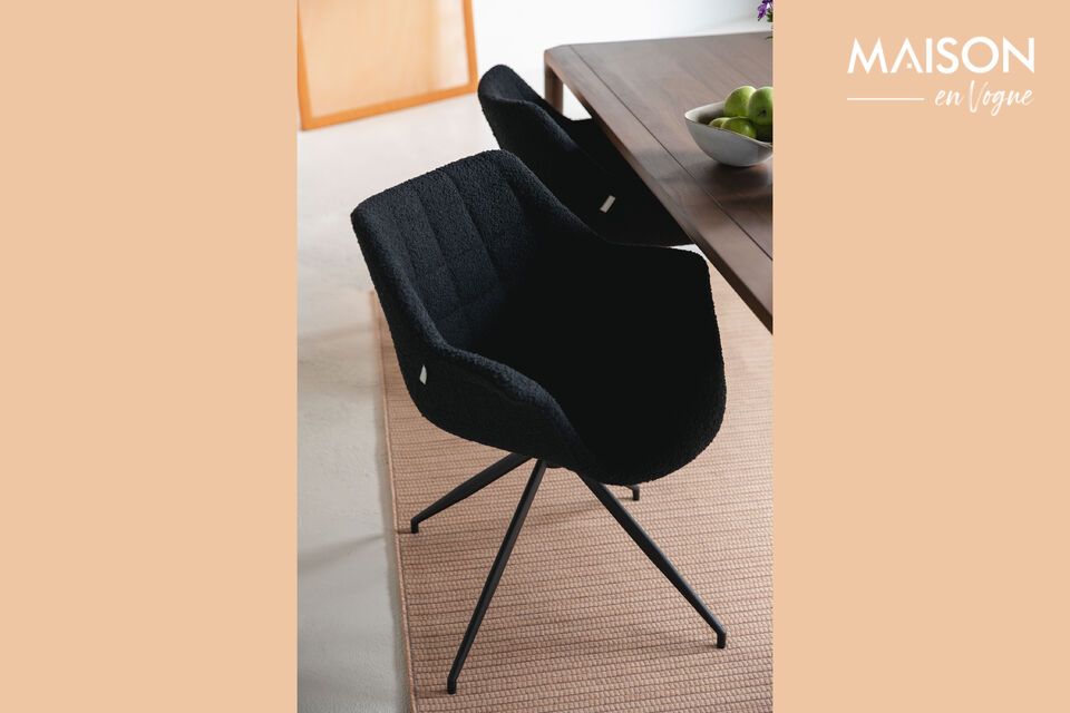 Dieser Sessel ist ideal für moderne Räume und verbindet eine breite