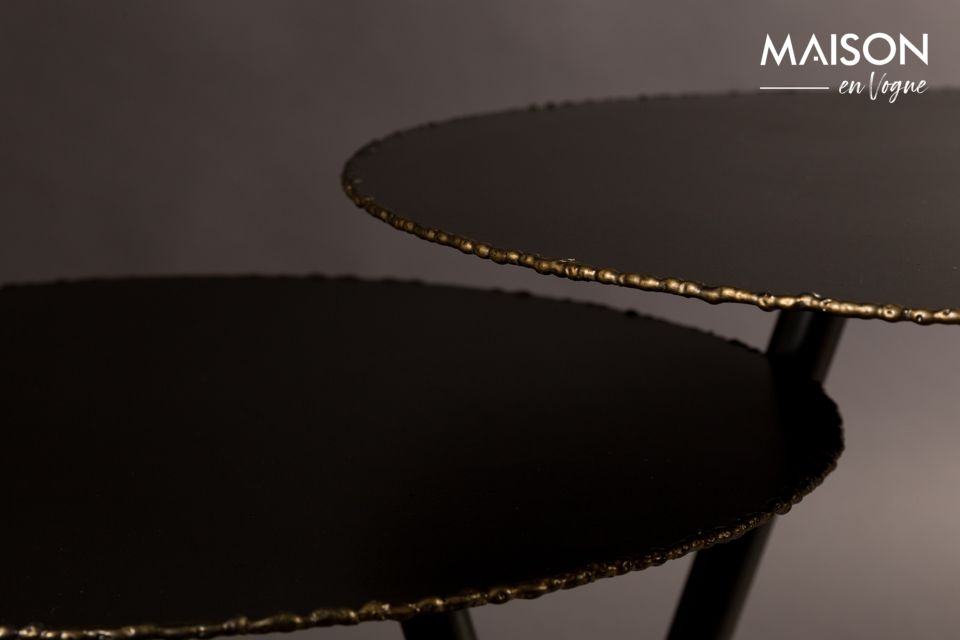 Die 3 Spindelbeine (44 oder 50cm je nach Tisch) sind mit ihrer goldlackierten Oberfläche elegant