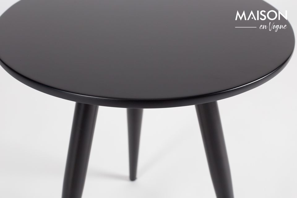 Zwei kleine, moderne und unverzichtbare Tische