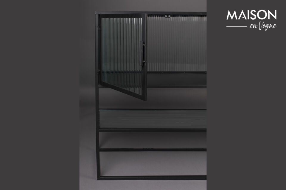 Ein schwarzes Sideboard aus Eisen, elegant und funktional für jede Einrichtung.