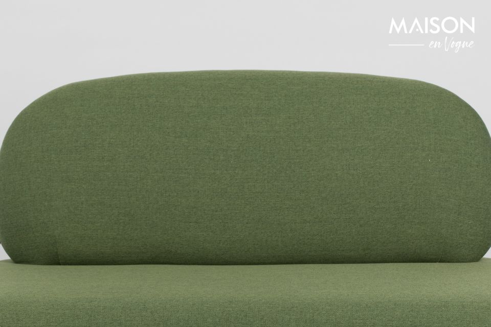Das grüne Sofa Polly eignet sich perfekt für die Einrichtung Ihres Wohnzimmers im skandinavischen